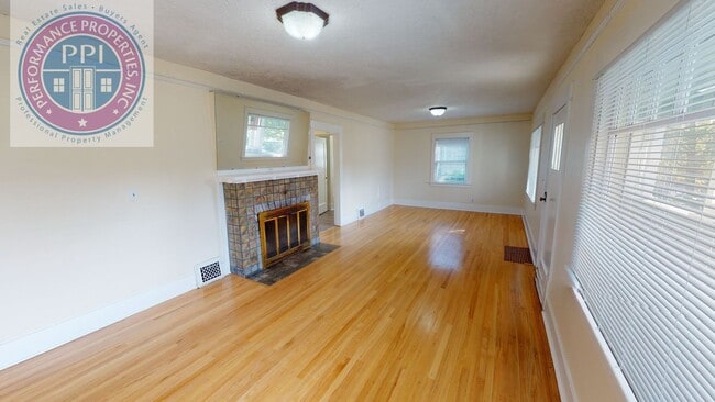 Building Photo - Lake Oswego First Addition - Craftsman Style, Across From George Roger's Park