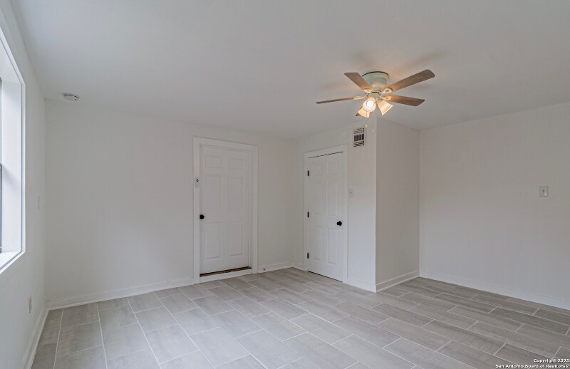 Building Photo - 210 N San Jacinto St