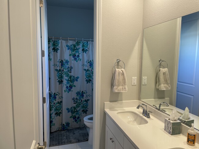 Building Photo - 8665 Mahonia Dr