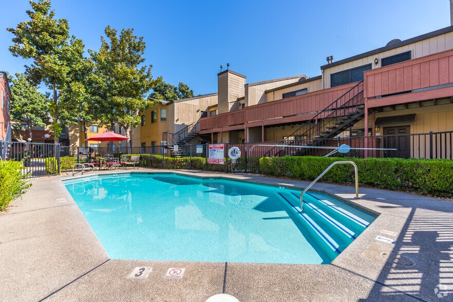 Primary Photo - Willow Run Apartments