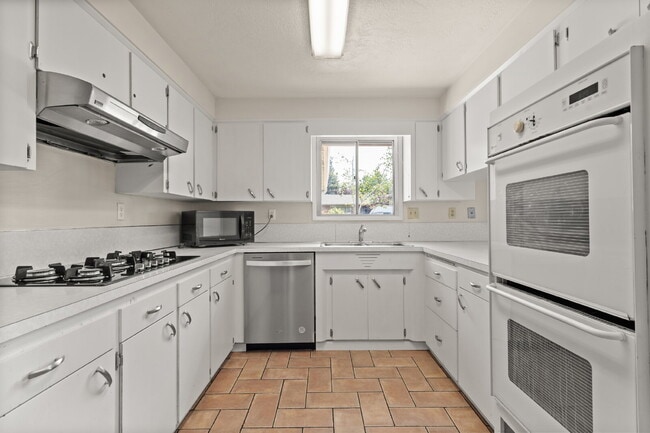 Building Photo - 2041 Hybiscus St
