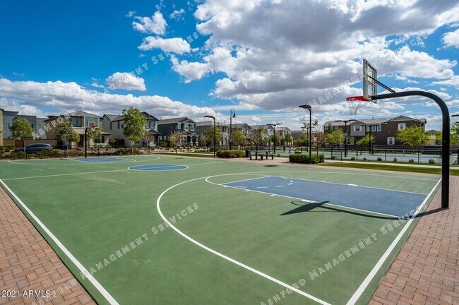 Building Photo - Luxury 3-Bedroom Townhome with Rooftop Dec...