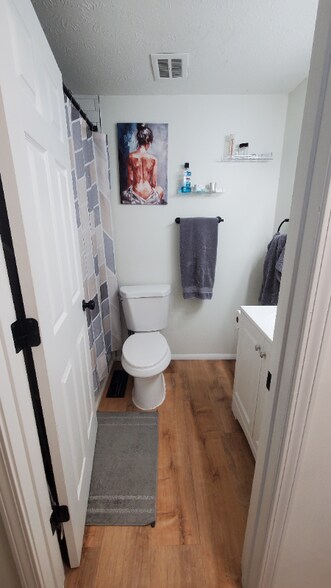 Building Photo - 977 Kyle Ave