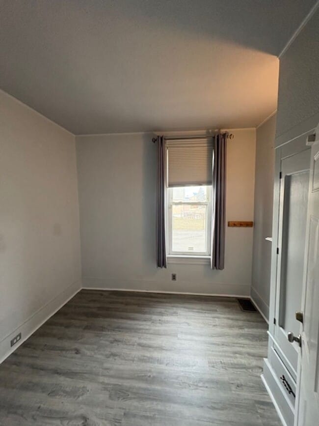 Building Photo - 901 NE Glen Oak Ave