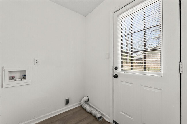 Building Photo - 2357 Basswood Dr