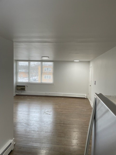 Building Photo - 7529 N Maplewood Ave