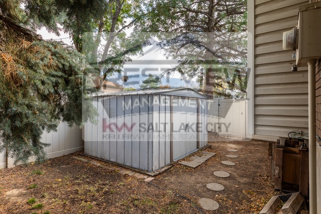 Building Photo - Charming East Sandy Home in a Prime Location