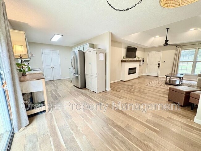 Building Photo - 415 Mayfield Dr