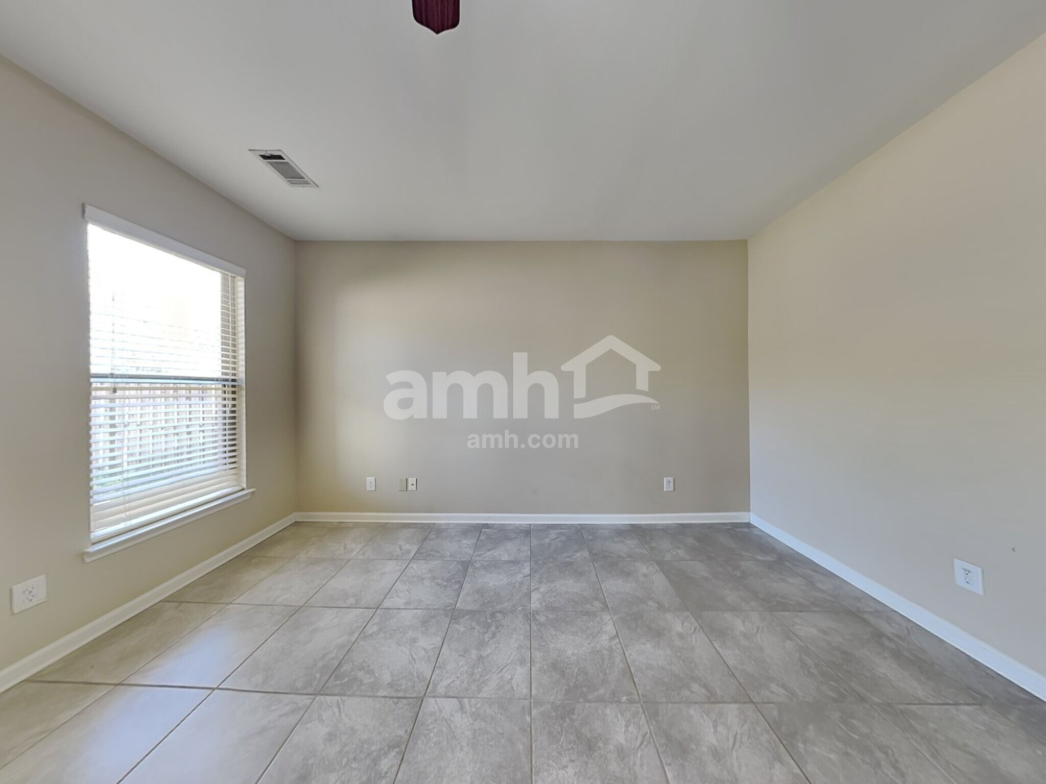 Building Photo - 137 Border Ave