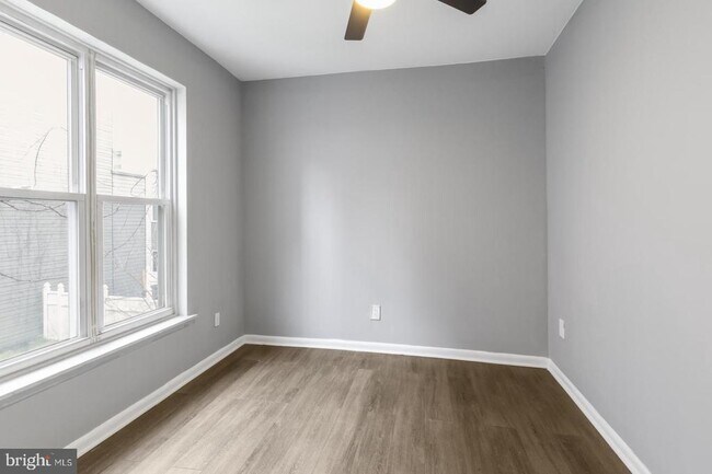 Building Photo - 160 Richmond St