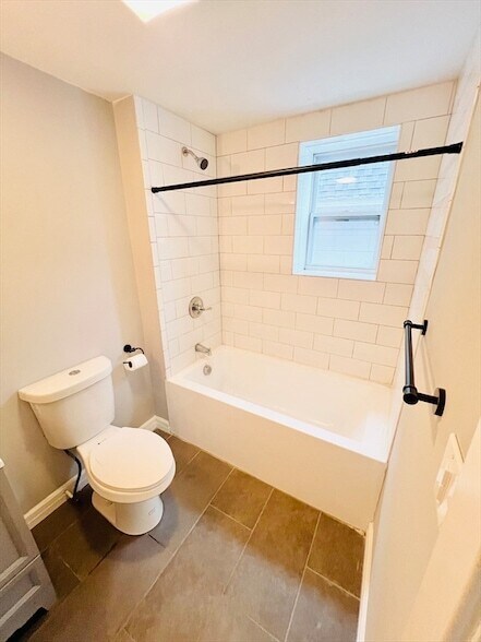 Building Photo - 47-49 Walnut Street Unit 2