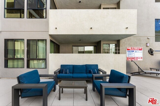 Building Photo - 12115 San Vicente Blvd