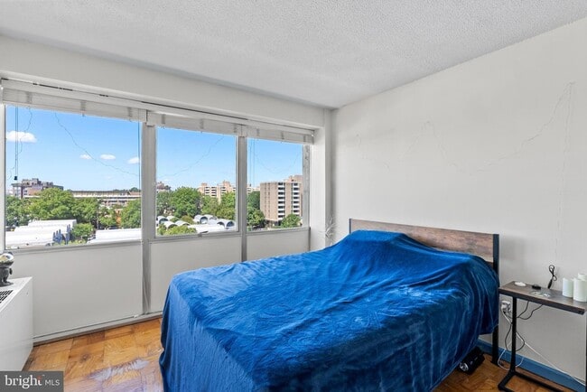 Building Photo - 1301 Delaware Ave SW