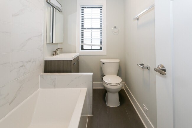 Building Photo - 735 Judson Ave