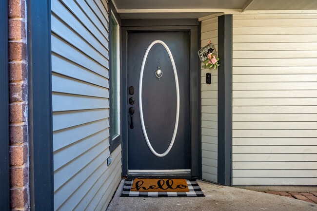 Building Photo - 20231 Linden Tree Dr