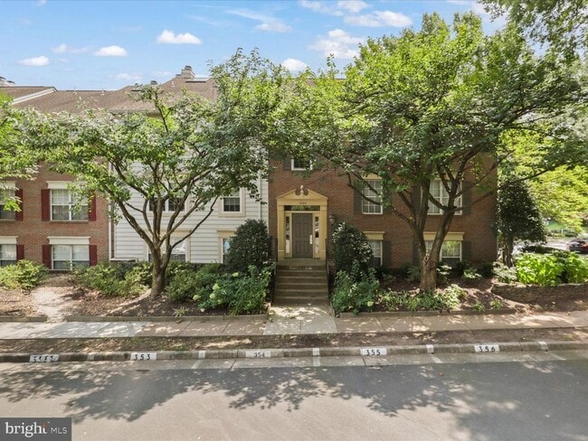 Building Photo - 12105 Green Leaf Ct