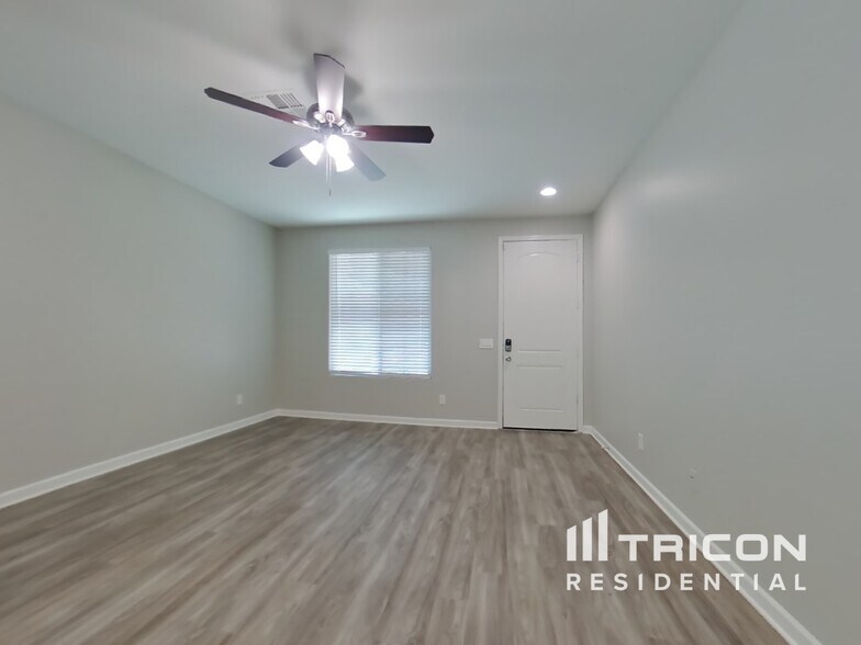 Building Photo - 18084 W Tina Ln