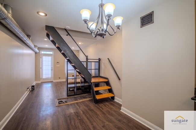 Building Photo - 313 S Madeira St