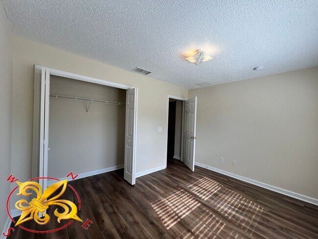 Building Photo - $1595 3/2 - K- Section Great Location Off ...