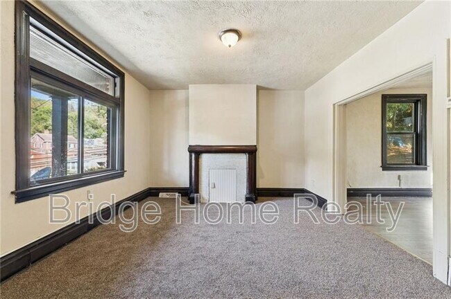 Building Photo - 1250 Blackadore Ave