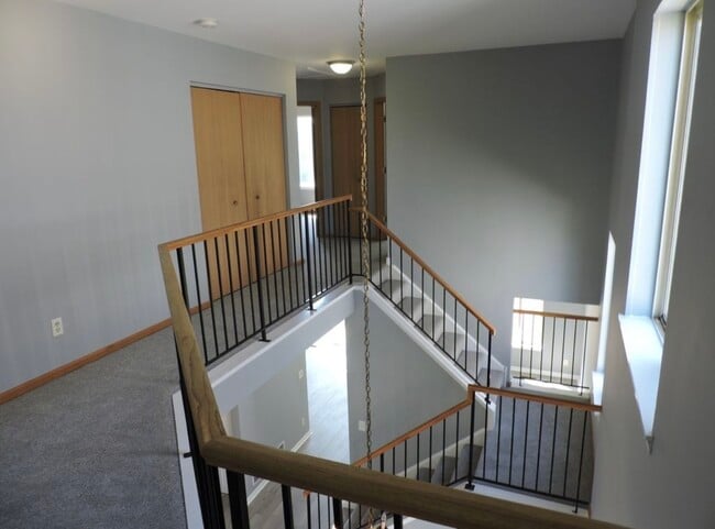 Building Photo - 357 Richmond Dr