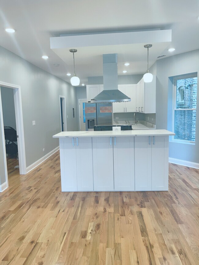 Building Photo - 5906 W Midway Park