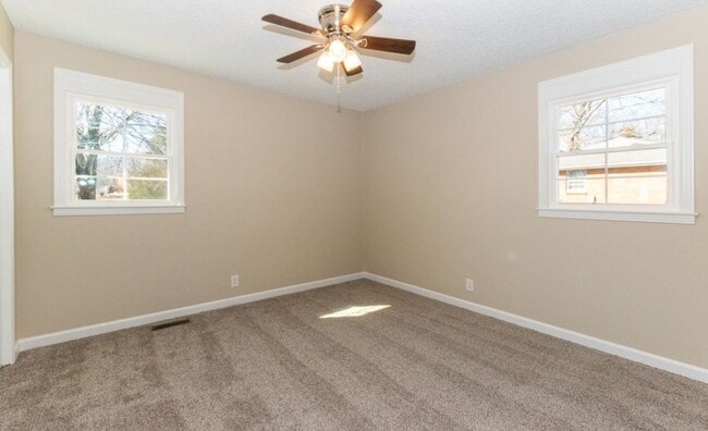 Building Photo - 816 Garrettsburg Rd