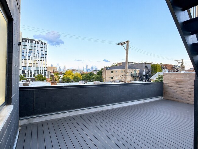 Building Photo - 1653 W Division St