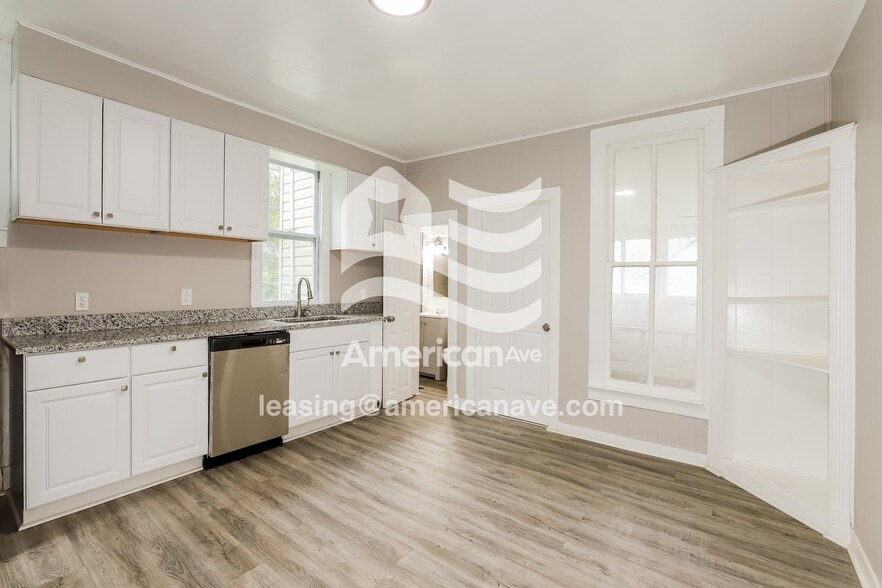 Building Photo - 4262 Maple St