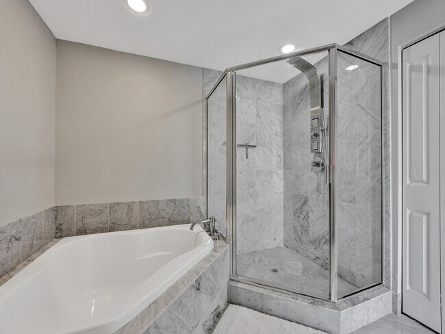 Building Photo - 225 NE 1st St