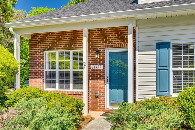 Building Photo - Beautiful 2 Bed 2.5 bath townhome in Benni...