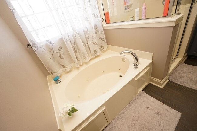 Building Photo - Charming 3-Bedroom Home in Peaceful Cul-de...
