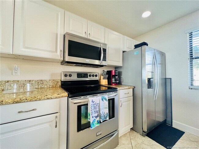 Building Photo - 4250 N Hwy A1A