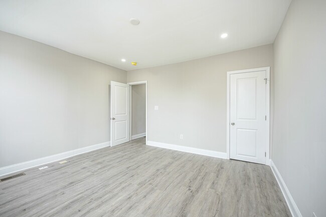 Building Photo - 1335 S Stanley St