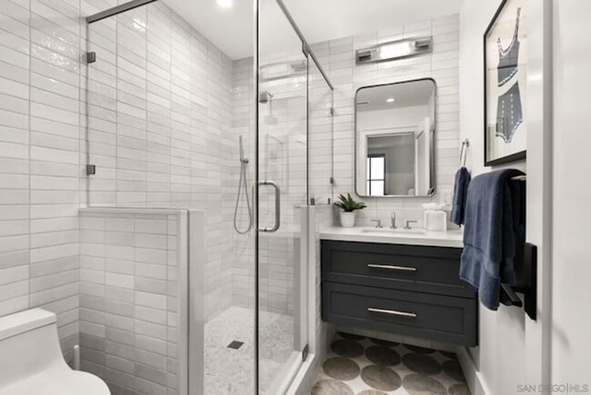 Building Photo - 715 F Ave