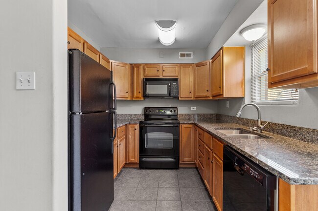 Building Photo - 814 Francis Pl