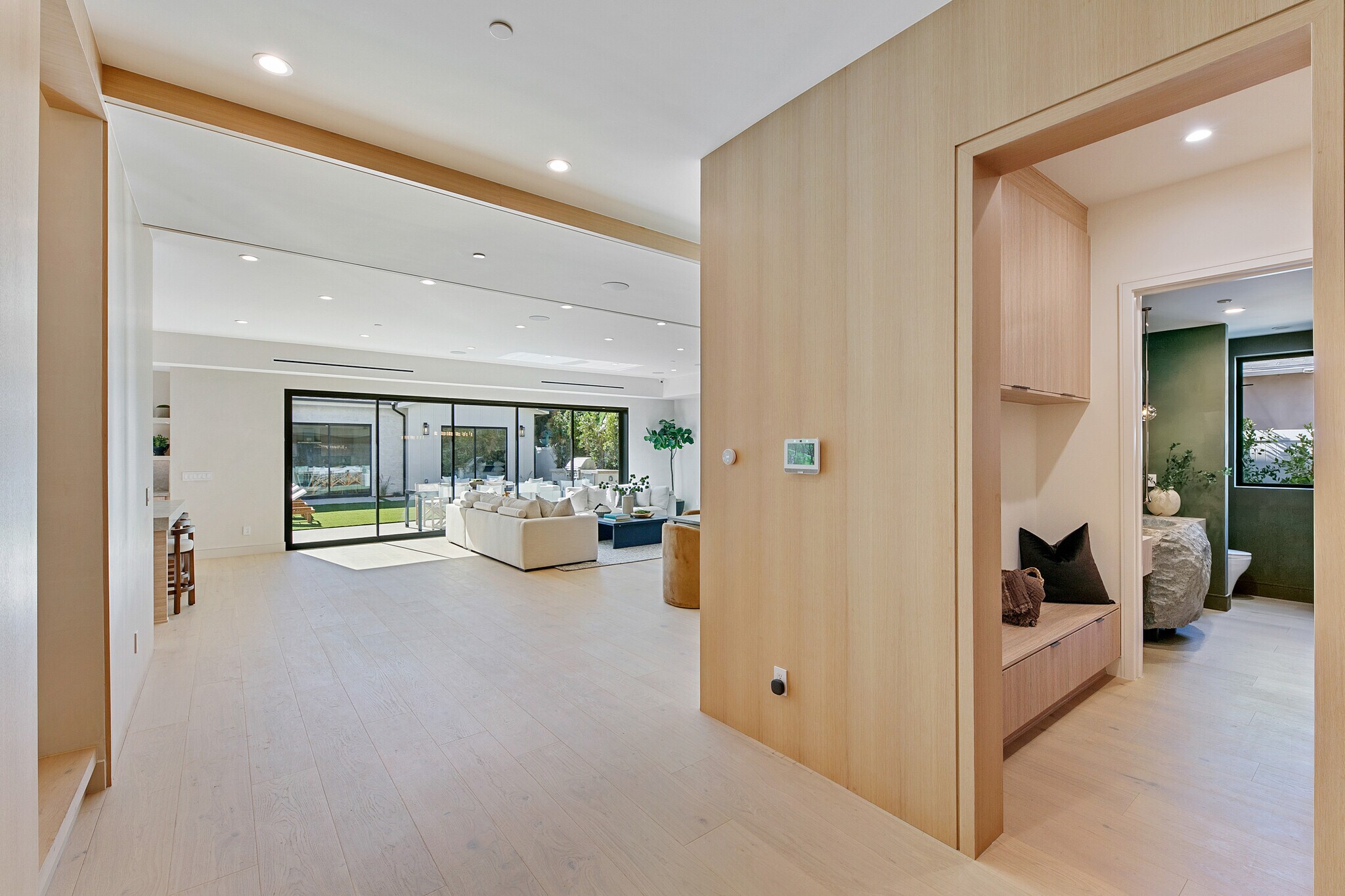 Building Photo - 13944 Valleyheart Dr