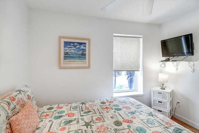 Building Photo - 2120 Eleventh Street-SI ID1023198P