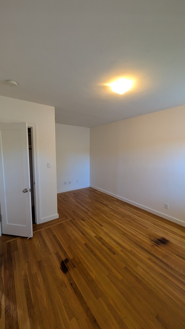 Building Photo - 829 Pordon Ln