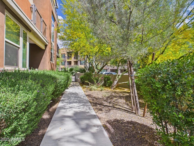 Building Photo - 4816 N Woodmere Fairway