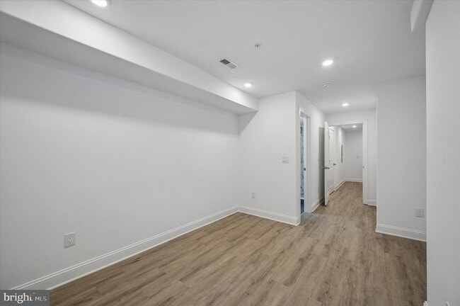 Building Photo - 3958 Mt Vernon St