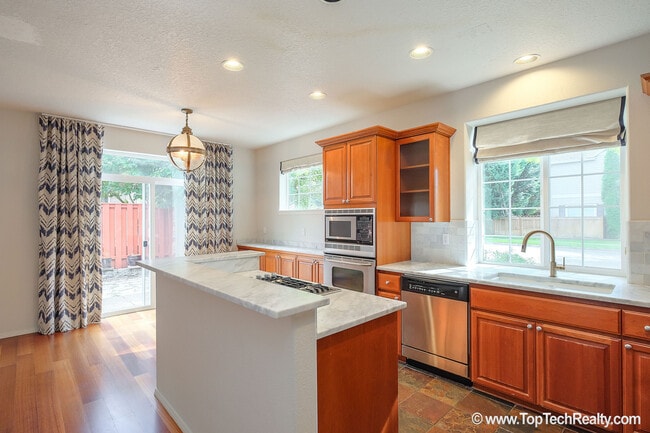 Building Photo - Lovely 4 Bedroom | 2.5 Bathroom | Corner Lot Single Family Home | In Beautiful Orenco Gardens Com...