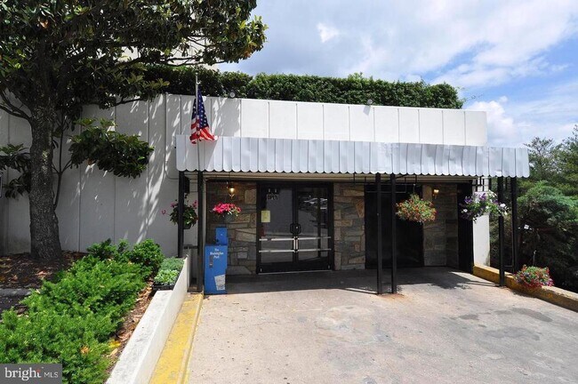 Building Photo - 10670 Weymouth St