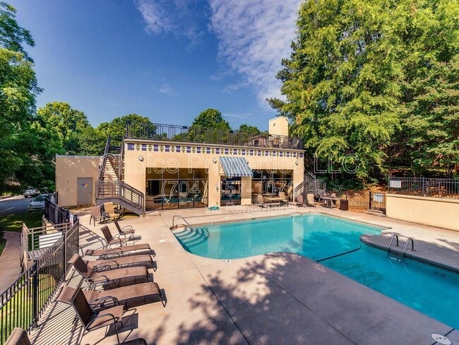 Building Photo - 227 N Dotger Ave