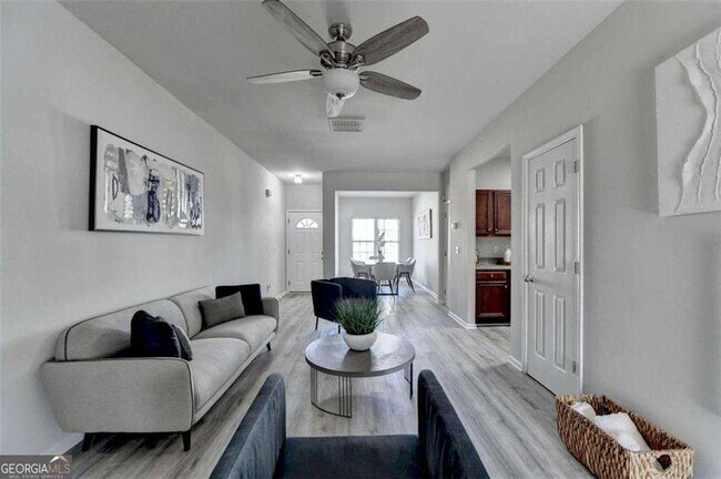 Building Photo - 4605 Blue Iris Way