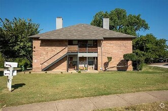Building Photo - 818 Betty Ct