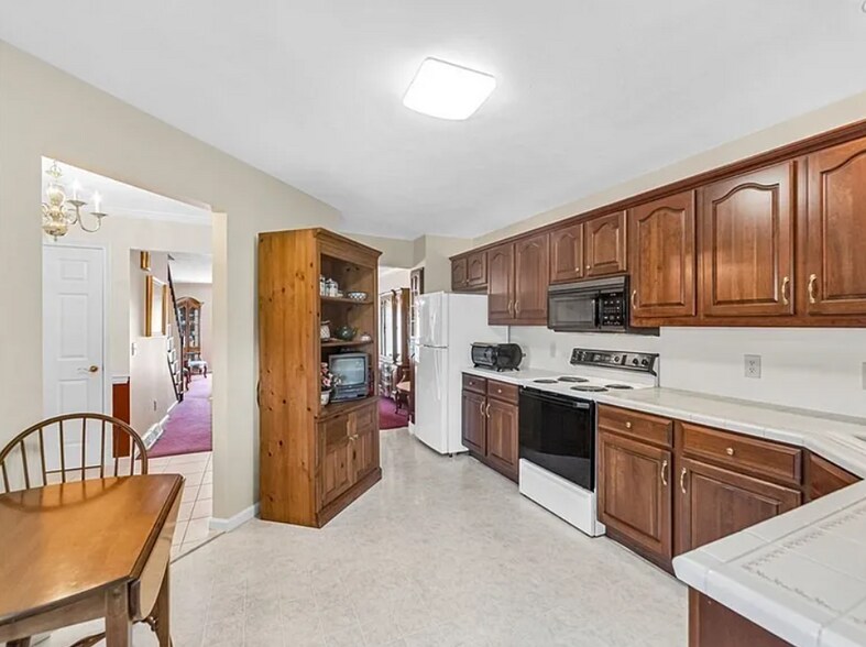 Building Photo - 61 Pine Grove Dr