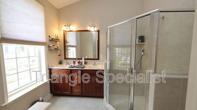 Building Photo - 10510 Sablewood Dr