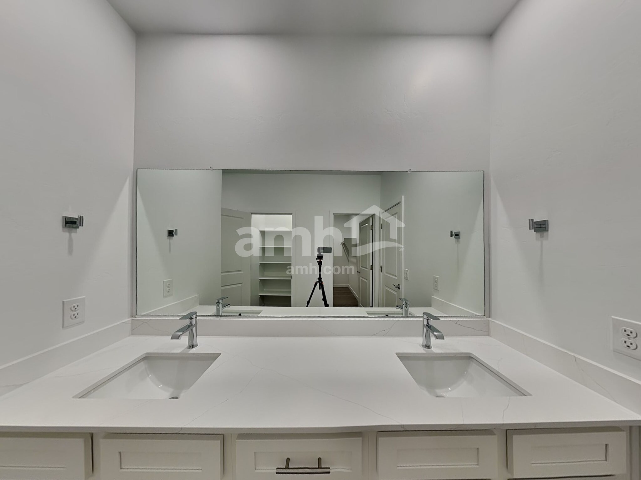 Building Photo - 13085 N Serenity Vly Dr