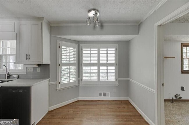 Building Photo - 766 Chesterfield Dr